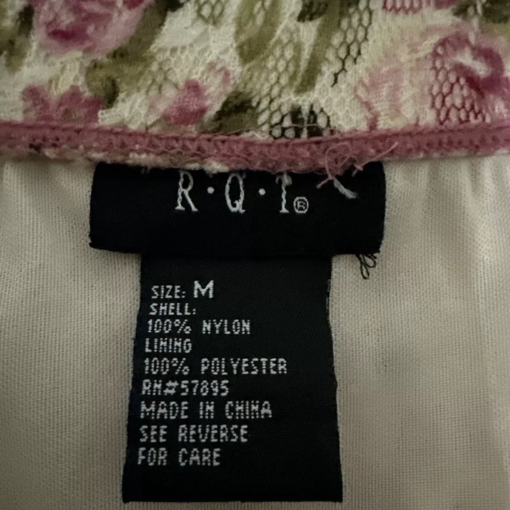 R.Q.T. skirt women’s size M fully lined rose lace beautiful - Picture 5 of 8